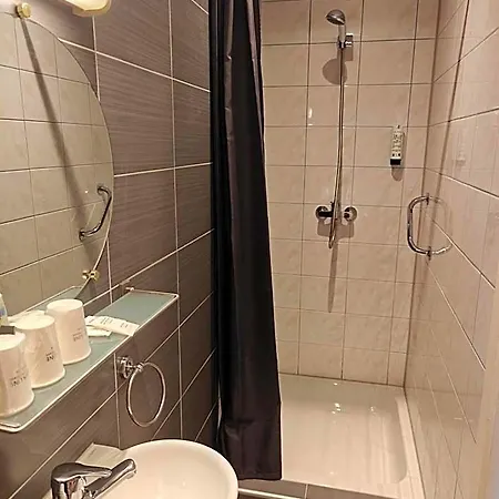 Tropicana Hotel 2*
