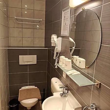 Tropicana Hotel 2*